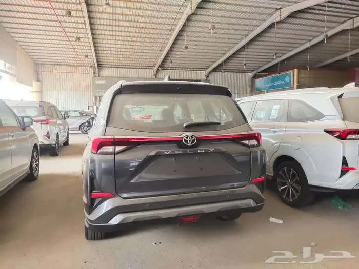 تويوتا فيلوز GLX 2025 1