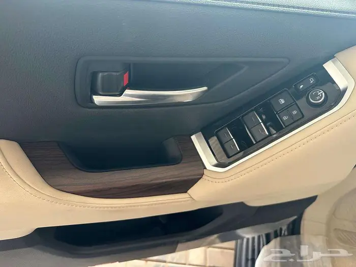 تويوتا لاندكروزر GXR 4 بنزين 2025 10