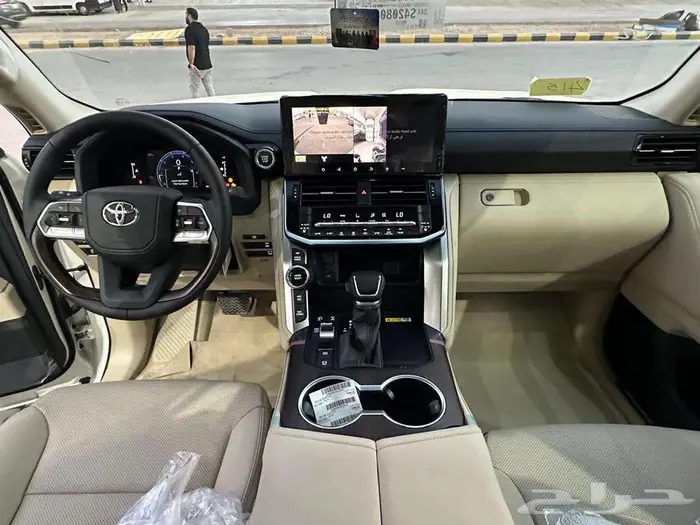 تويوتا لاندكروزر GXR 4 بنزين 2025 13
