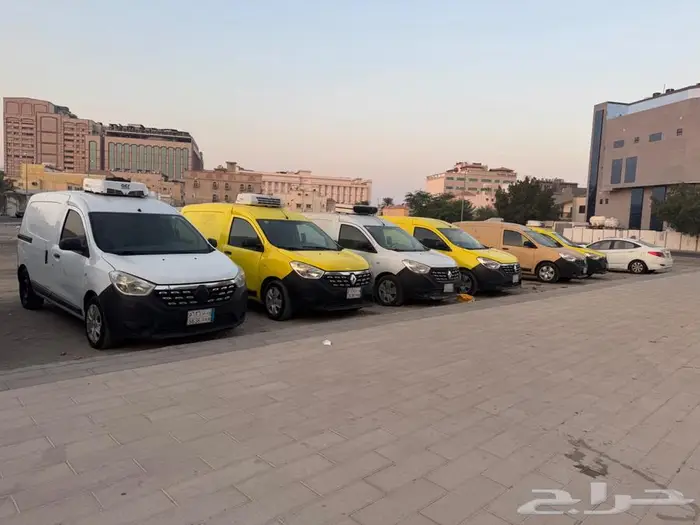 للبيع مجموعه سيارات رينو دوكر جاف وثلاجه 1