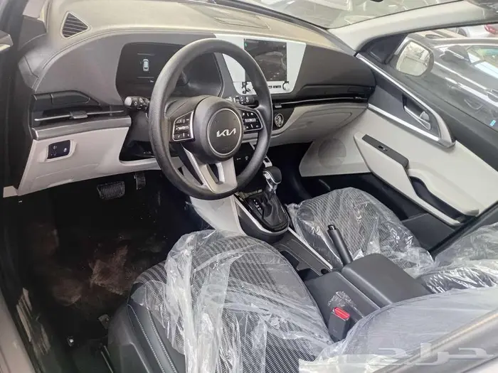 كيا كارينز ستاندر شاشه وكاميرا 2025 14