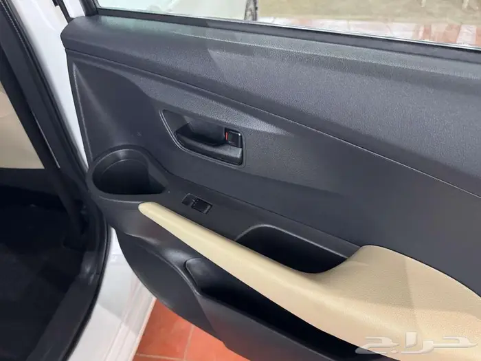 تويوتا يارس y استاندر 2023 13