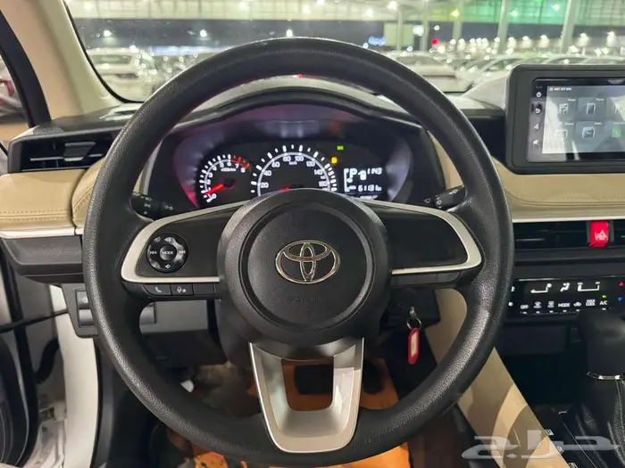 تويوتا يارس y استاندر 2023 4