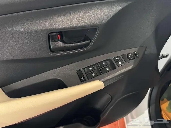 تويوتا يارس y استاندر 2023 19