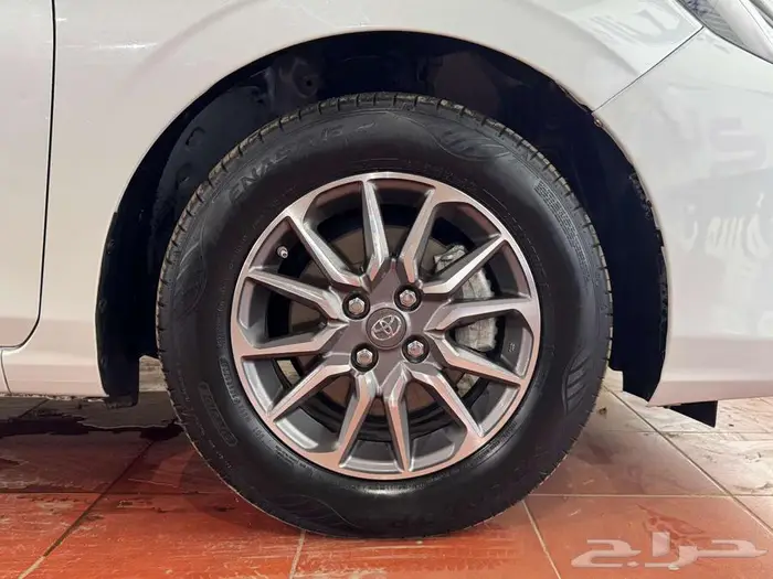 تويوتا يارس y استاندر 2023 17