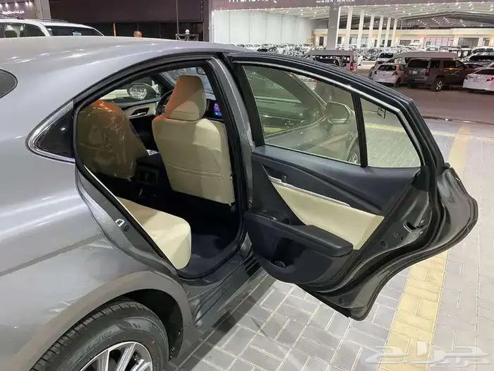 تويوتا كامري استندر E موديل 2025 4