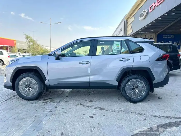 تويوتا راف فور XLE نص فل - استاندر- هايبرد بنزين- فل 10