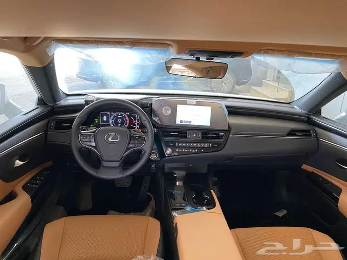 لكزس ES300 فئة AH هايبرد 2025ب173.900شامل لدى الفريدي 3