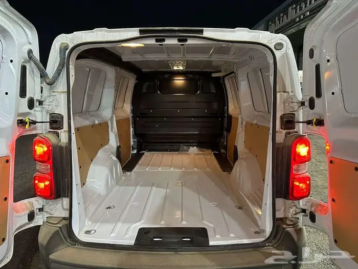 بيجو اكسبيرت فان بضاعه اتوماتيك 2025 ب 98000 شامل الضريبه 8