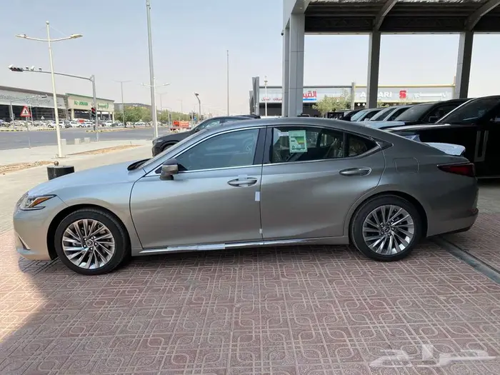 لكزس ES350 CC سعودي 2025 (اسود-تيتانيوم-رمادي- ابيض) 49