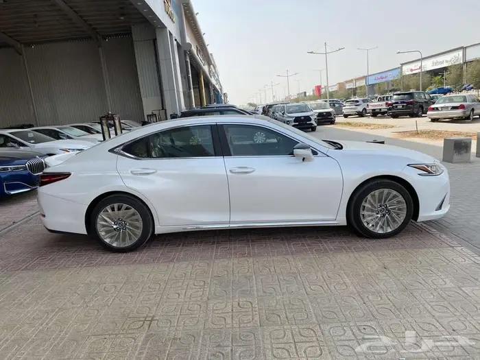 لكزس ES350 CC سعودي 2025 (اسود-تيتانيوم-رمادي- ابيض) 33