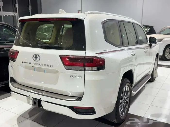 جي اكس ار L4 بريمي بنزين 2025 اللون ابيض ابواب شفط 3