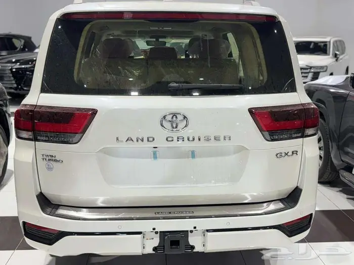 جي اكس ار L4 بريمي بنزين 2025 اللون ابيض ابواب شفط 5