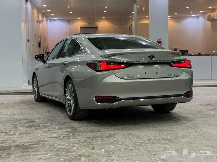لكزس ES 300 HH موديل 2025 - عرض نهايه العام 8