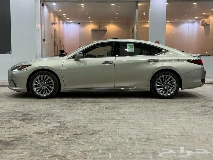 لكزس ES 300 HH موديل 2025 - عرض نهايه العام 7
