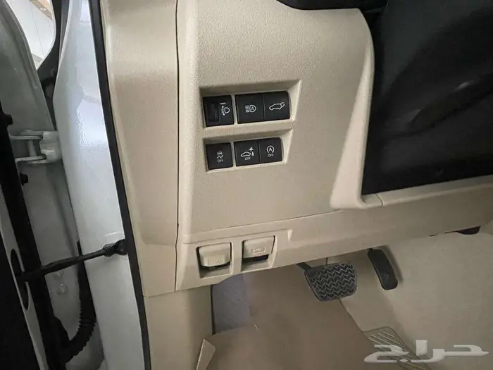 لاندكروزر GXR L4 بنزين سعودي 2025 17