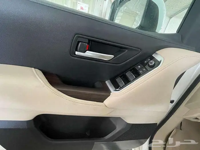 لاندكروزر GXR L4 بنزين سعودي 2025 18