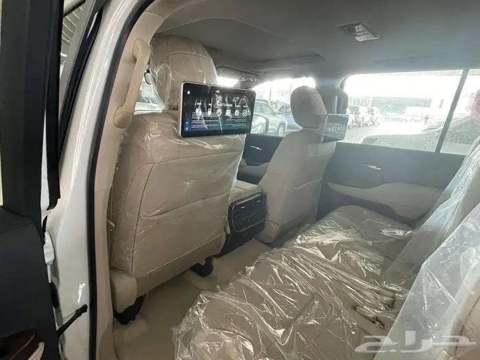 لاندكروزر GXR L4 بنزين سعودي 2025 21