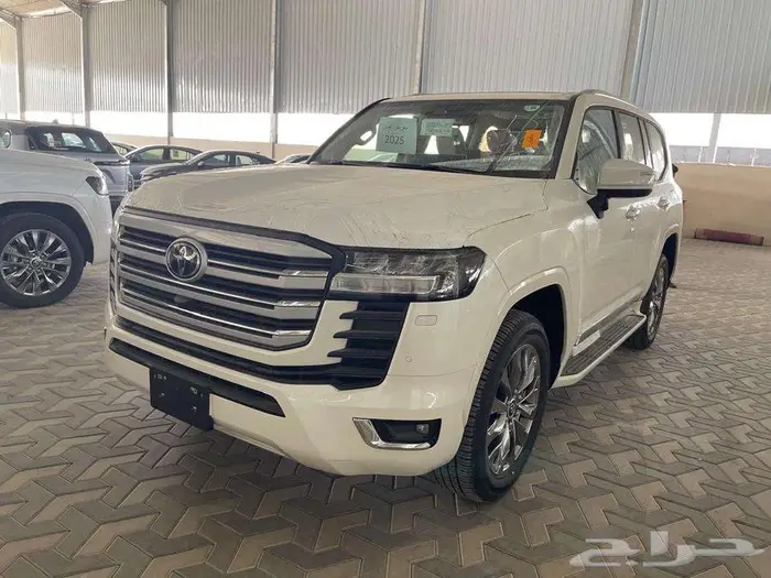 لاندكروزر GXR L4 بنزين سعودي 2025 1