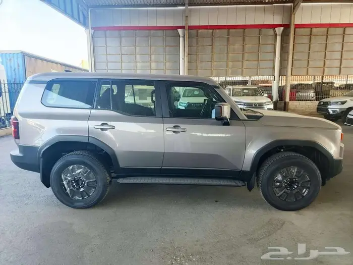 تويوتا برادو تي اكس ال 1 ذهبي غامق بنزين 2026 اقل سعر 1