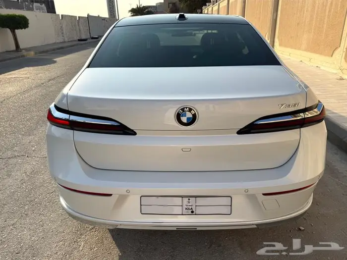 للبيع bmw 735 موديل 2023 1