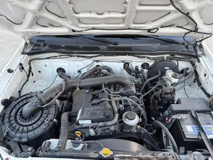 للبيع هايلكس مخزن مديل 2010 غمارة 31