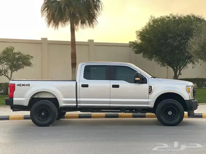 فورد f350 غمارتين مجهزه وعداد قليل مديل 2019 9