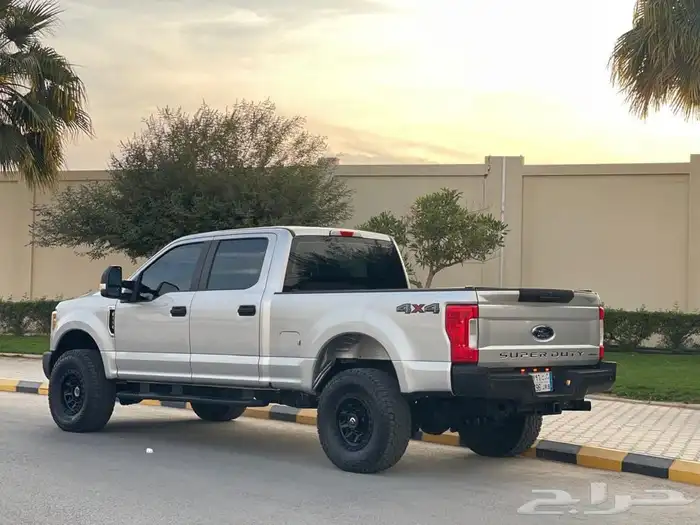 فورد f350 غمارتين مجهزه وعداد قليل مديل 2019 4