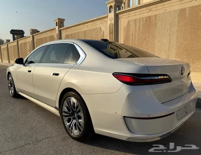 للبيع bmw 735 موديل 2023 3