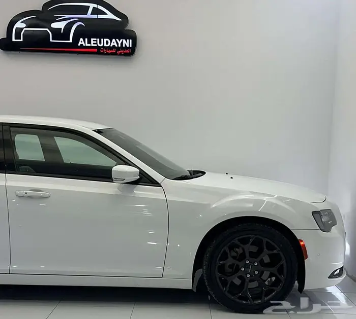 كرايزلر C300 2021 8