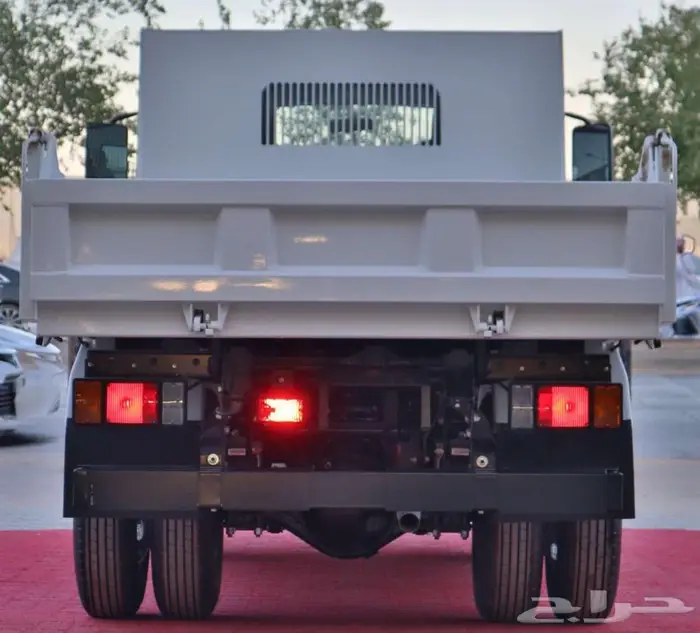 ايسوزو قلاب3 طن 2025 ياباني. 7