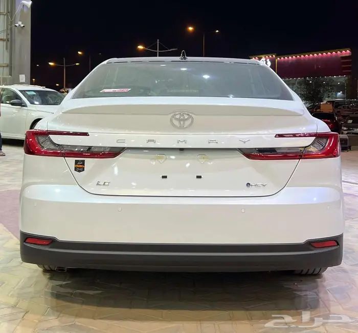 تويوتا كامري LE هايبرد 2025 3