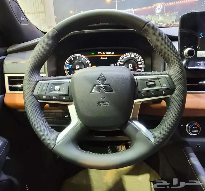 ميتسوبيشي اوتلاندر 4 4 نص فل 7 راكب 2025 10