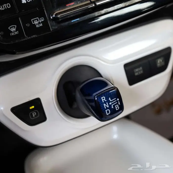 تويوتا بريوس هايبرد فل كامل موديل 2018 12