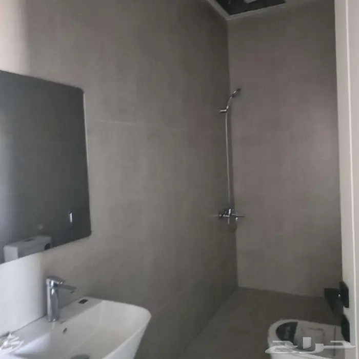 للايجار شقة عزاب حي القادسية بسعر 2500 شهريا   عرض رقم 1444H 3