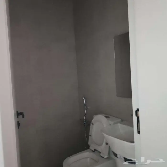 للايجار شقة عزاب حي القادسية بسعر2500 شهريا   عرض رقم 1443 H 1