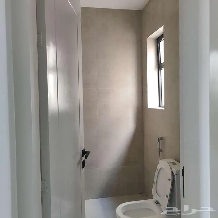 للايجار شقة عزاب حي القادسية بسعر 2500شهريا   عرض رقم 1441 H 5