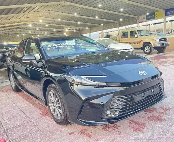 تويوتا كامري موديل 2025 استاندر بنزين لون أسود عرض خاص 0