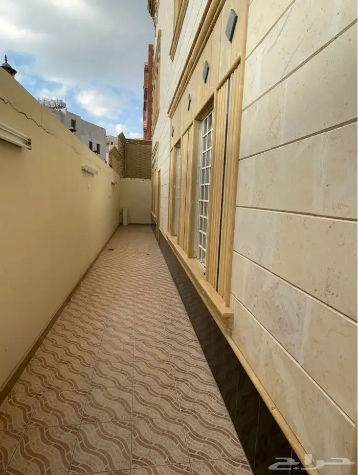 دور 5 غرف للايجار حي السحيلي 2