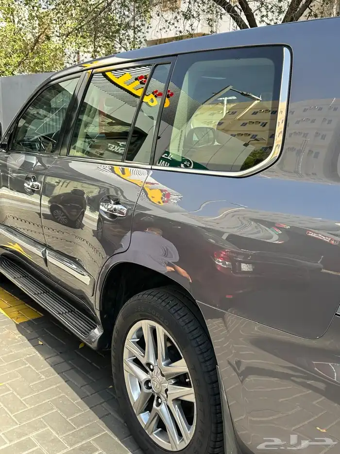 لكزس LX570فل كامل 2012 41
