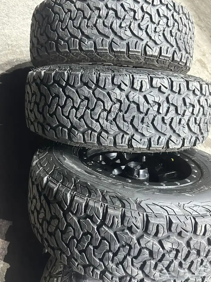 جنوط ميثود 6 مسمار مع كفرات نص حجري مقاس 17 4