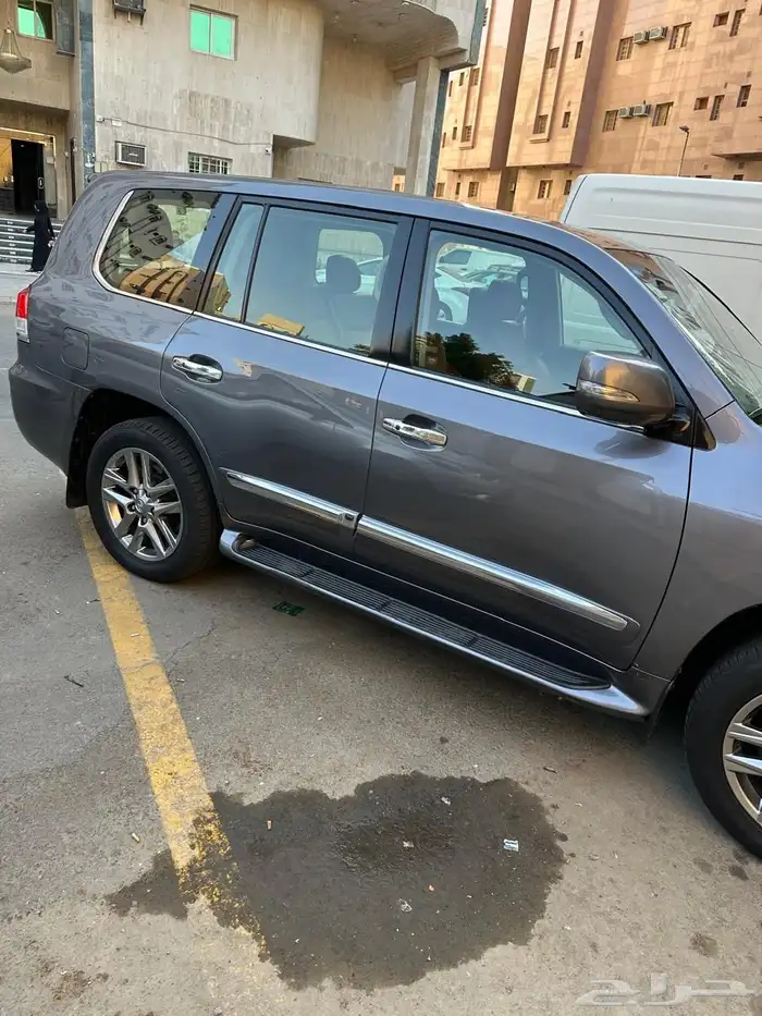 لكزس LX570فل كامل 2012 31