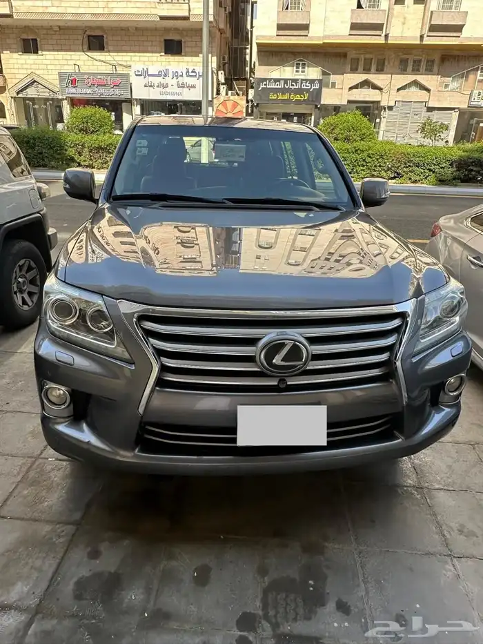 لكزس LX570فل كامل 2012 21
