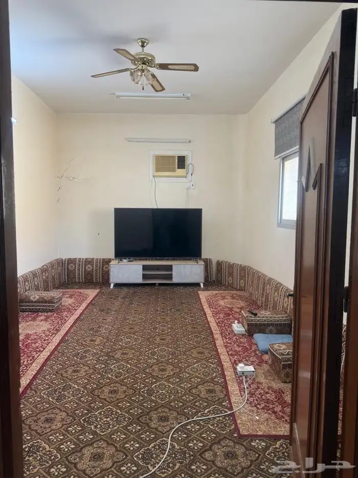 للبيع دور بحي الشقة بمساحة ( 880 متر ) بصكين 5