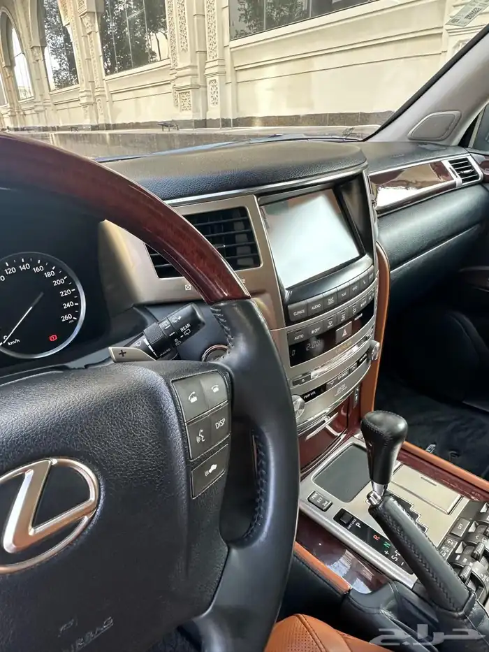 لكزس LX570فل كامل 2012 22