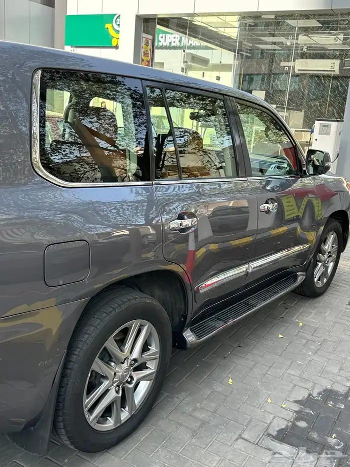 لكزس LX570فل كامل 2012 38