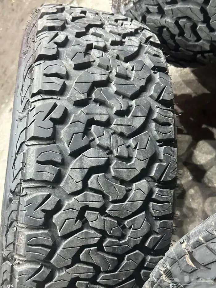 جنوط ميثود 6 مسمار مع كفرات نص حجري مقاس 17 21