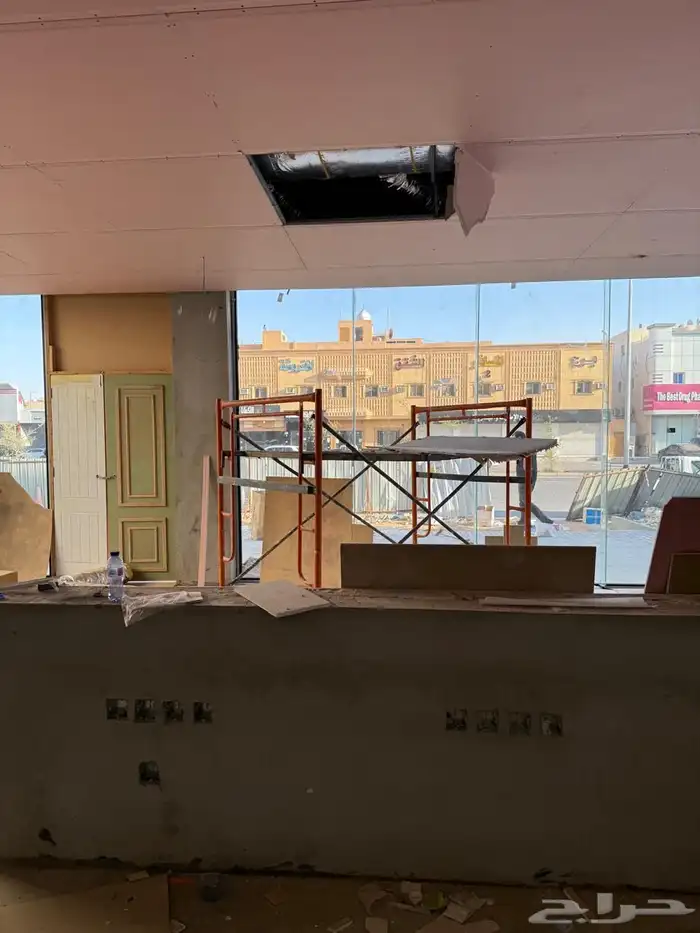 محل درايف ثرو مع جلسات خارجيه وداخليه للايجار السنوي 1