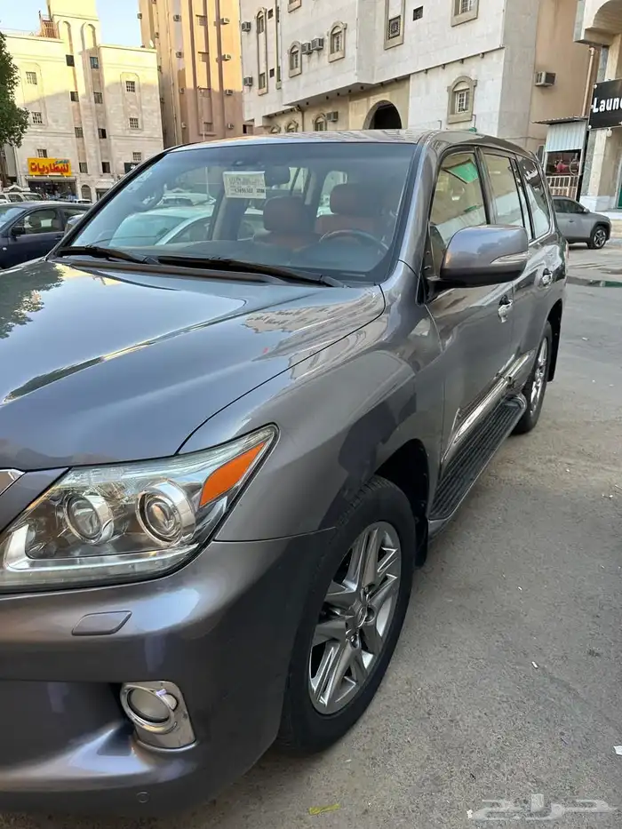 لكزس LX570فل كامل 2012 23