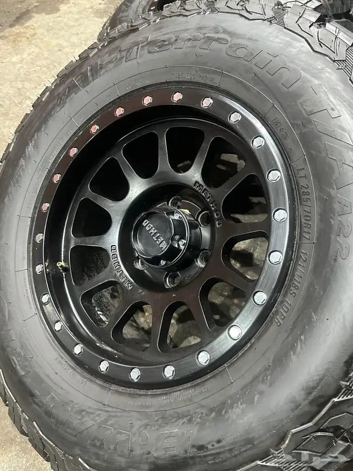 جنوط ميثود 6 مسمار مع كفرات نص حجري مقاس 17 9